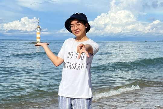 Đến Cam Bình check-in với hải đăng "tí hon"
